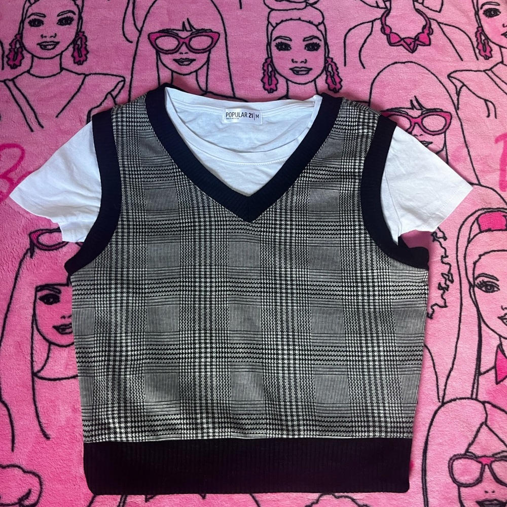 2 piece set white crop top with black and white plaid cropped v neck vest